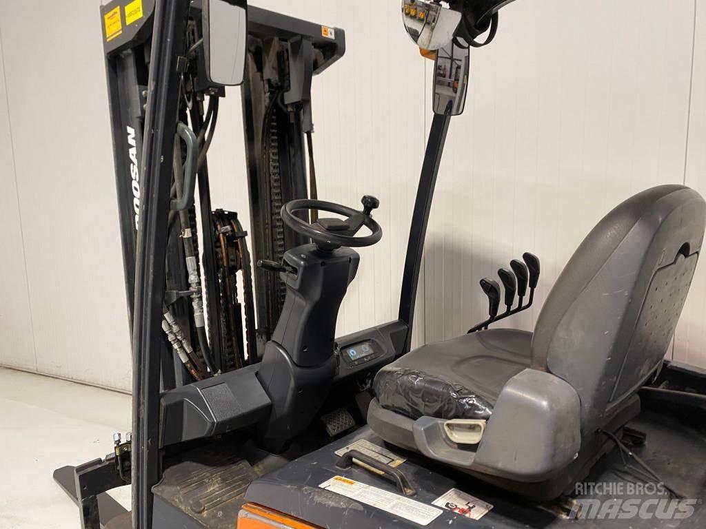 Doosan B35X-7 Empilhadores eléctricos