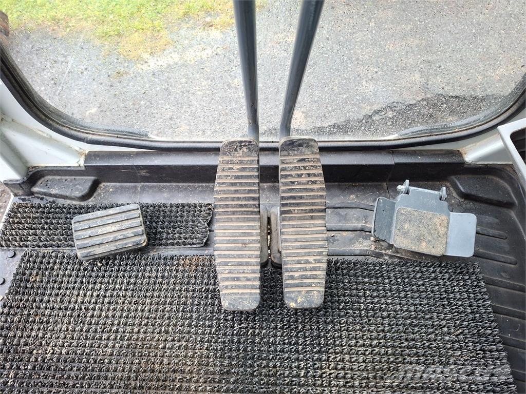 Takeuchi TB2150R Outros