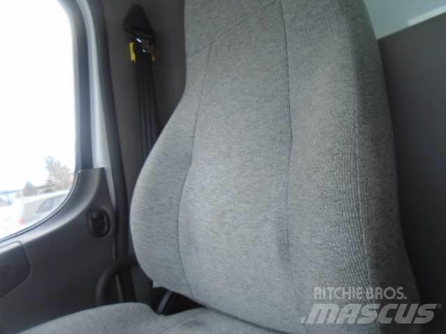 Freightliner M 106 Caminhões de caixa fechada