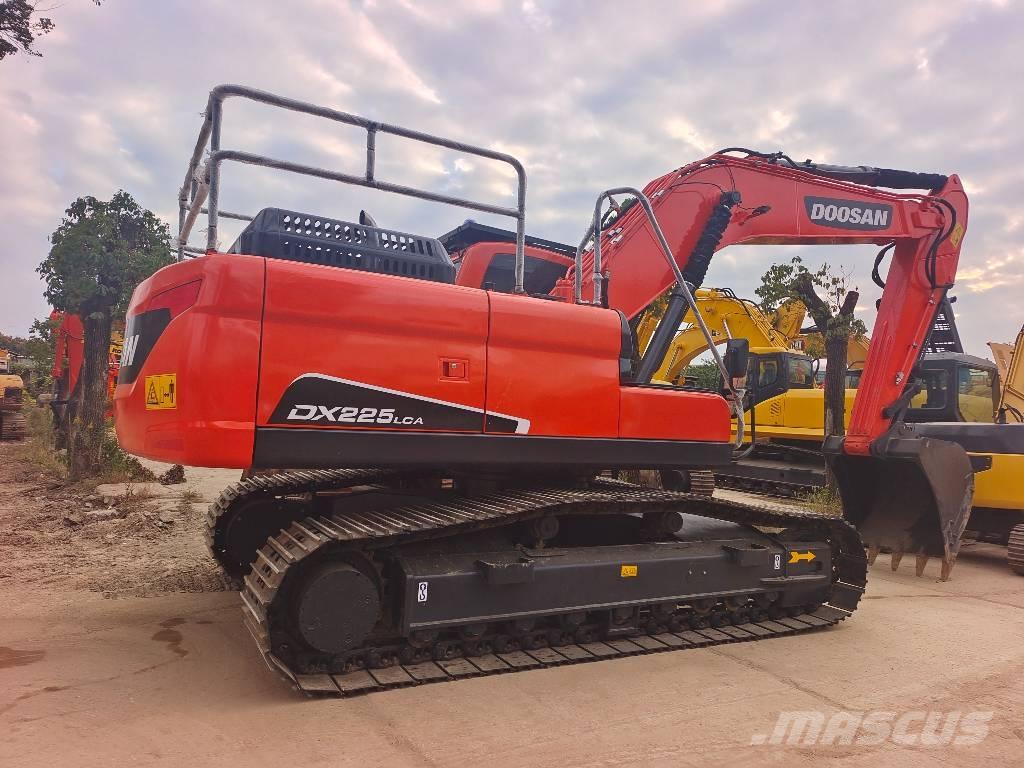 Doosan DX 225 Escavadeiras de esteiras