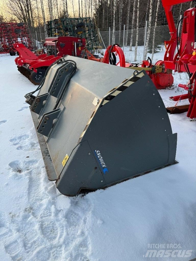 Snowek S2500 Espalhadores de areia e sal
