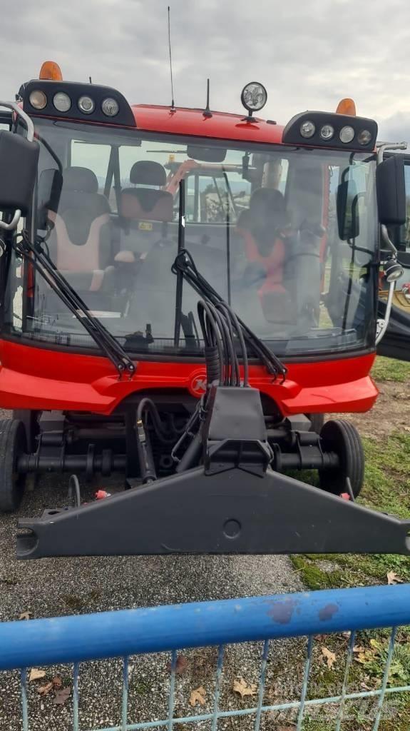  PistenBully  600 Alisador de neve