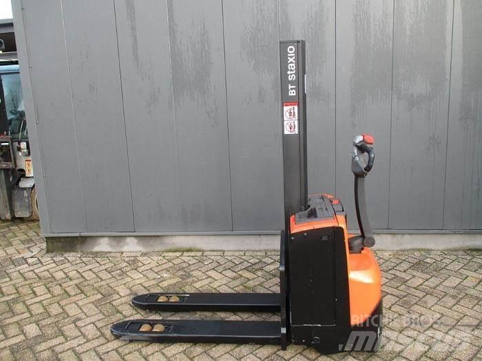 BT SWE 080L Empilhador para operador externo
