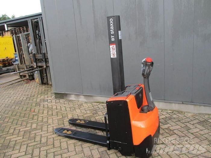 BT SWE 080L Empilhador para operador externo