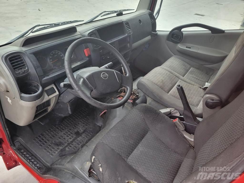 Nissan Cabstar Cabines e interior