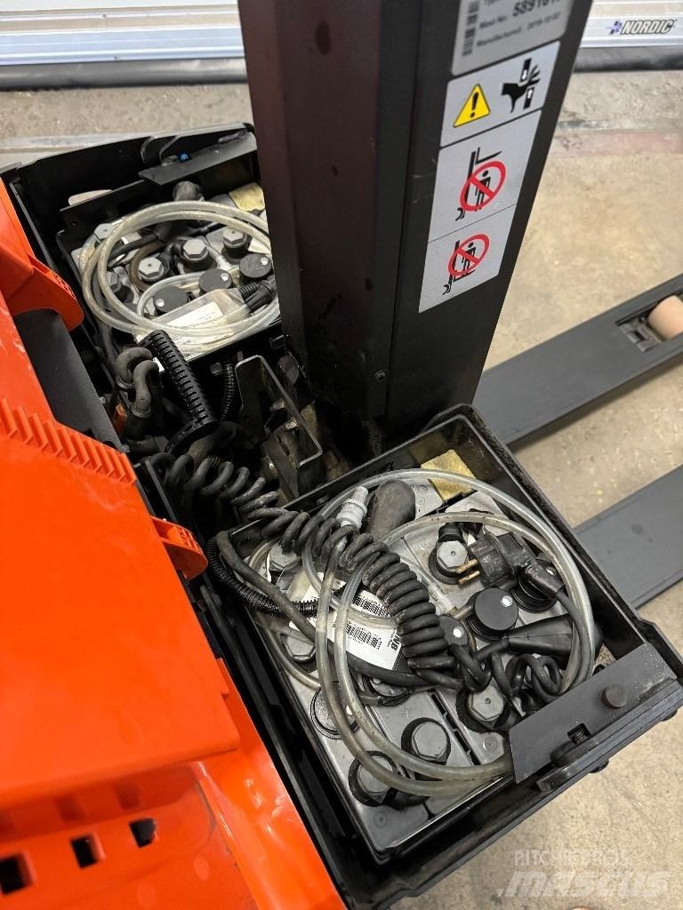 Toyota SWE080L Empilhador para operador externo