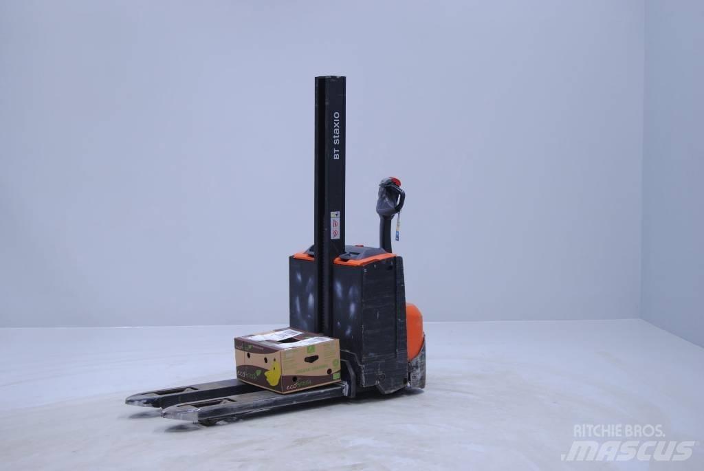 Toyota SWE080L Empilhador para operador externo