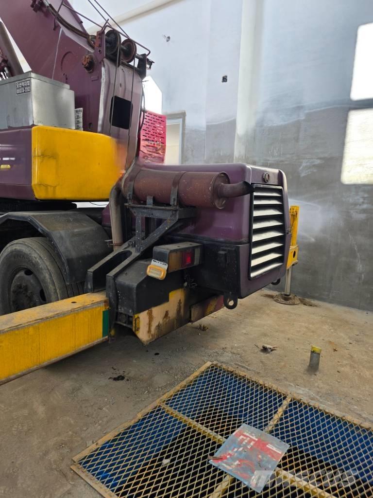 Kato MR 100 Gruas Fora-de-estrada