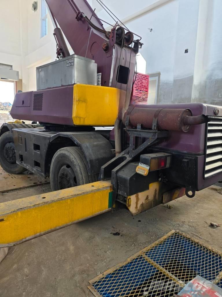 Kato MR 100 Gruas Fora-de-estrada