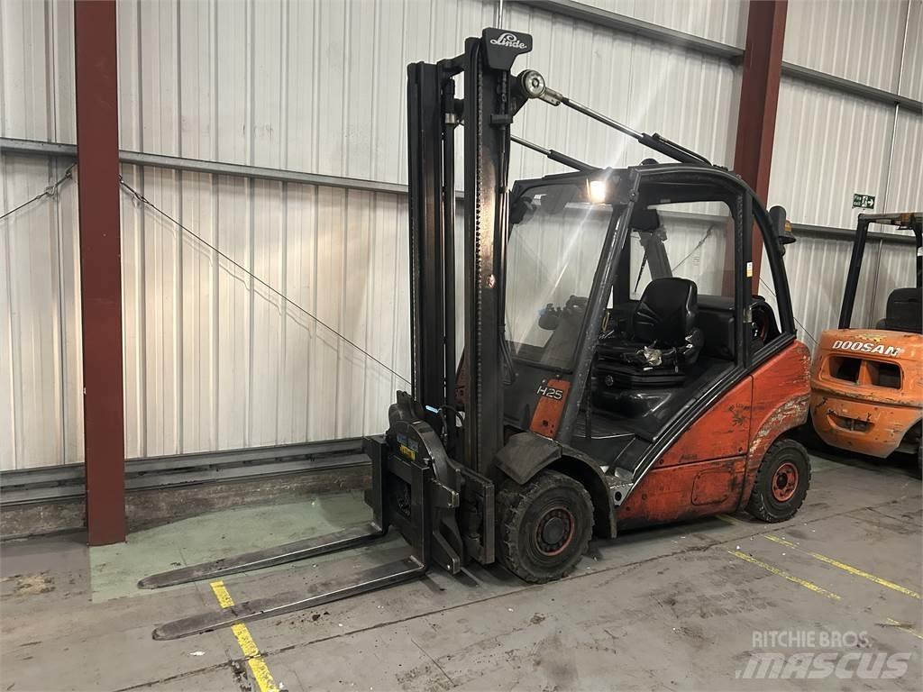 Linde H25T Empilhadores a gás