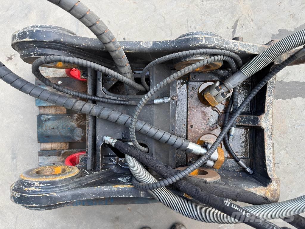 OilQuick OQ80 - 336F Uniőes rápidas