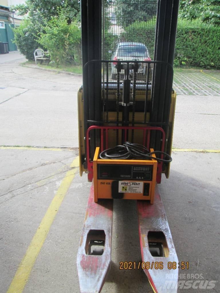 Hyster S1.4iL Empilhador para operador externo