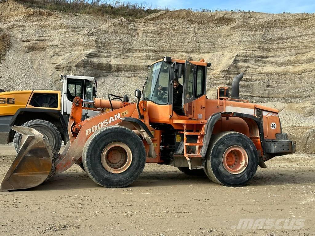 Doosan DL 300 Carregadeiras de rodas