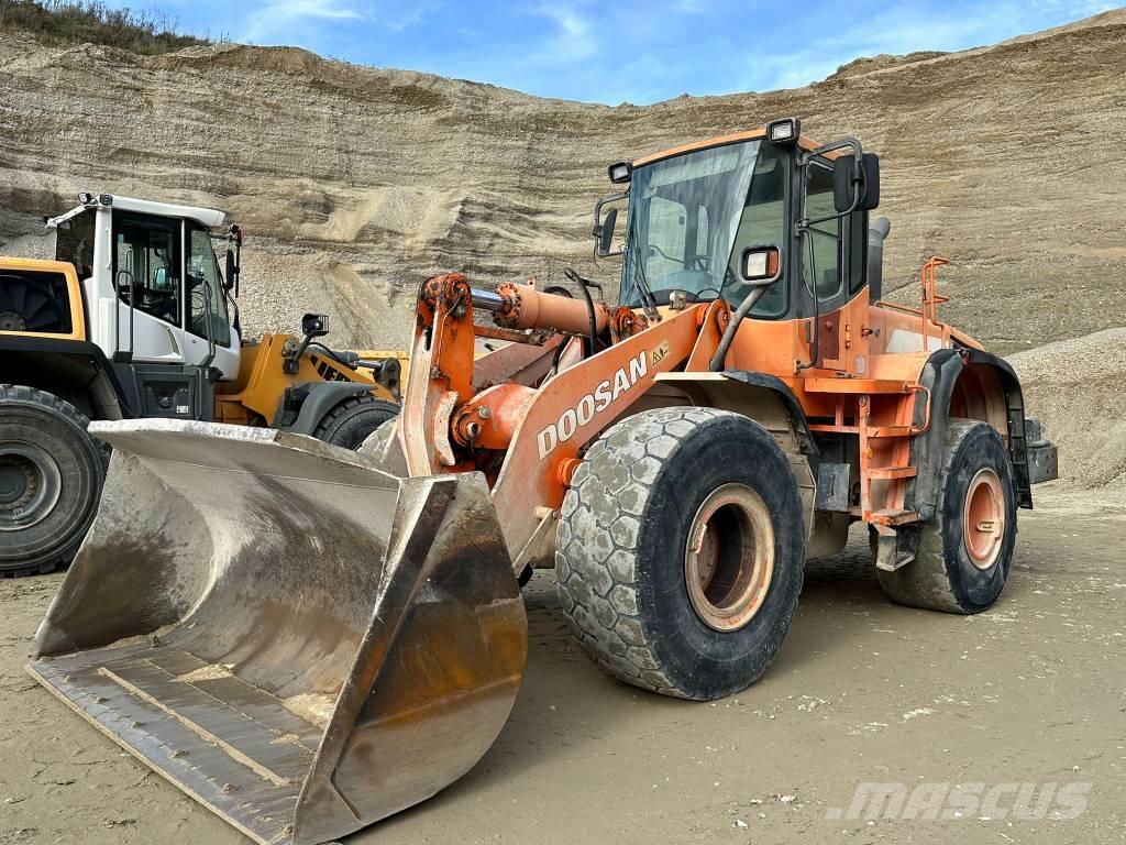Doosan DL 300 Carregadeiras de rodas