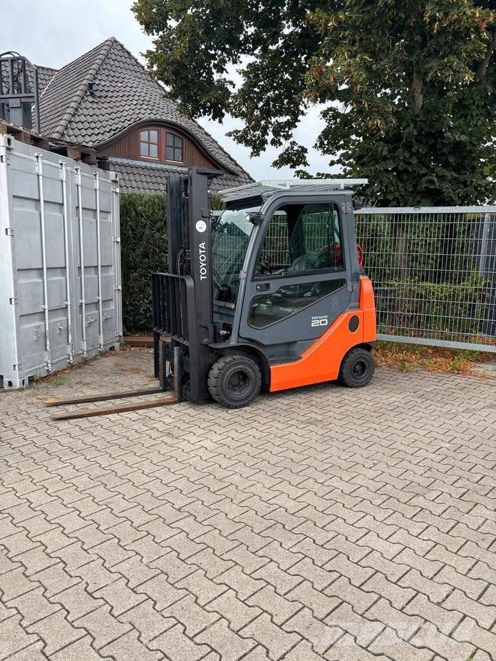 Toyota 8 FGKF 20 Empilhadores a gás
