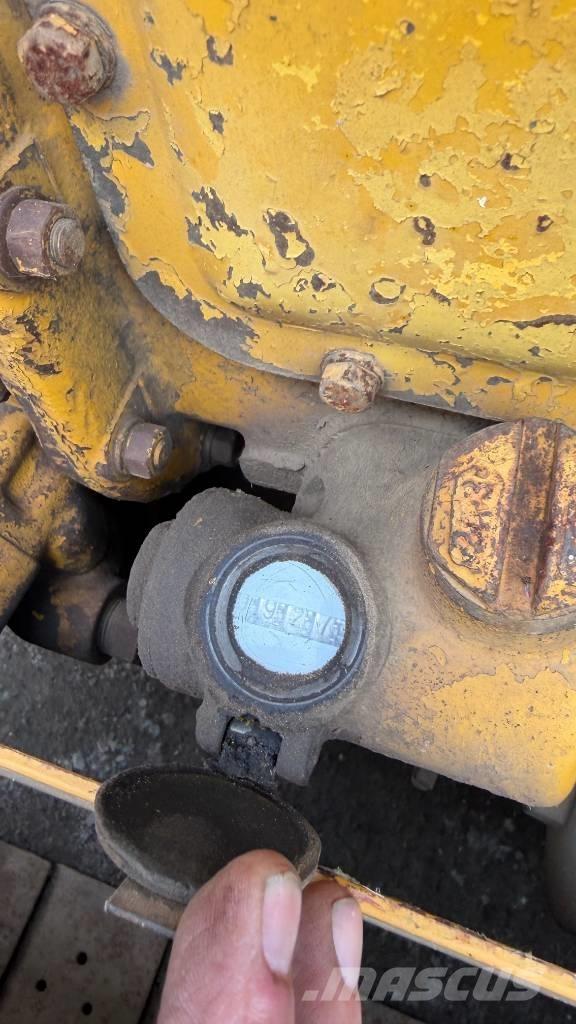 CAT D 2 Dozers - Tratores rastos