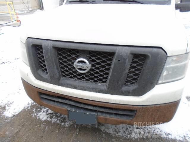 Nissan NV2500HD Caminhões de caixa fechada