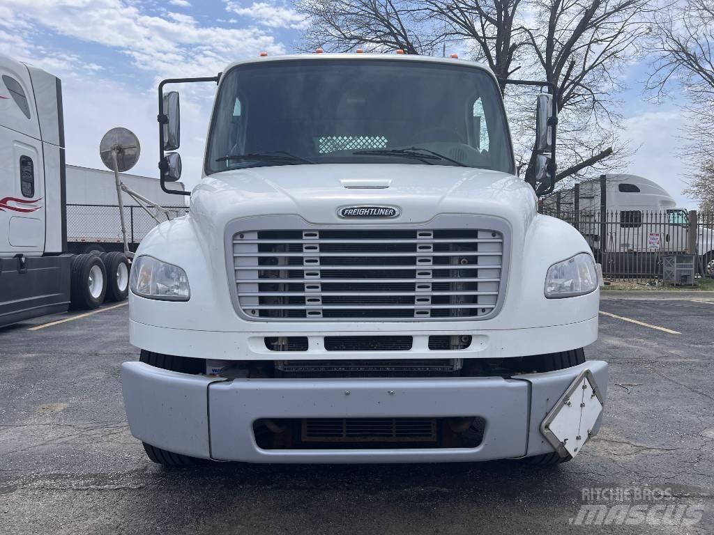 Freightliner M 106 Camiões estrado/caixa aberta