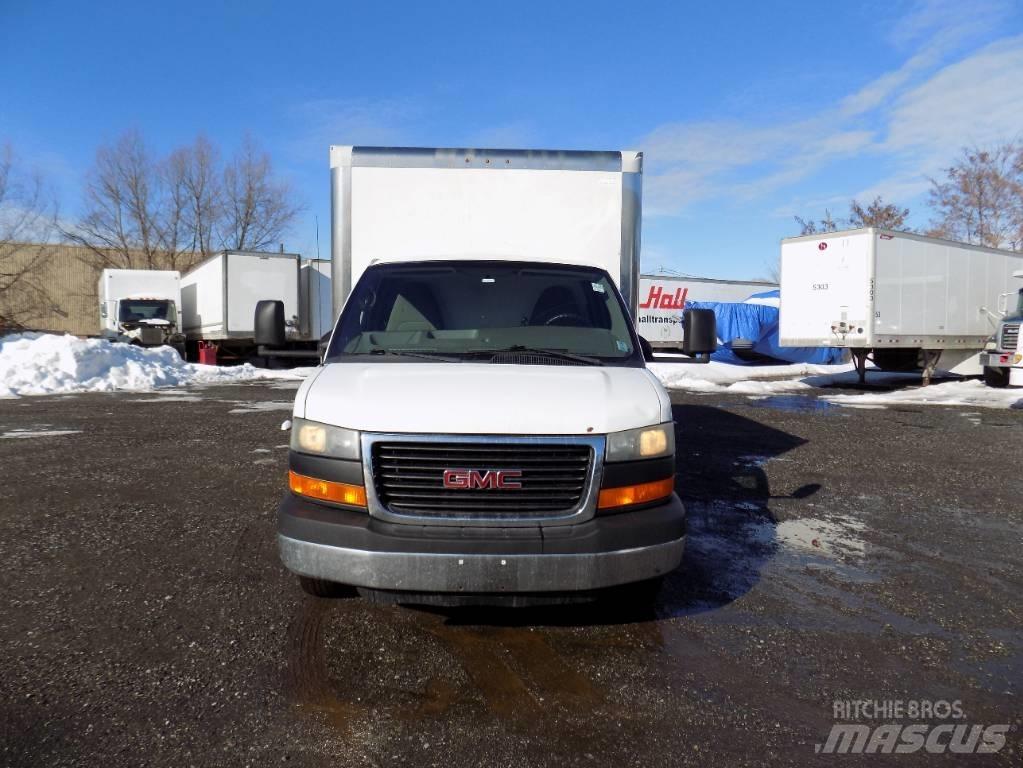 GMC Savana Caminhões de caixa fechada