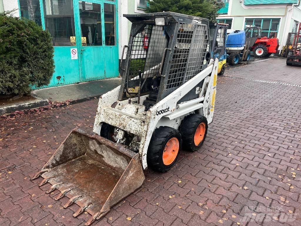 Bobcat 443      V-4129 Carregadoras frontais e escavadoras