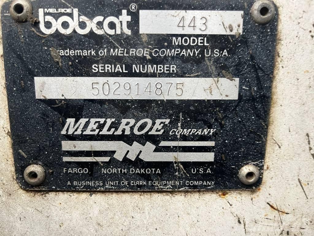 Bobcat 443      V-4129 Carregadoras frontais e escavadoras