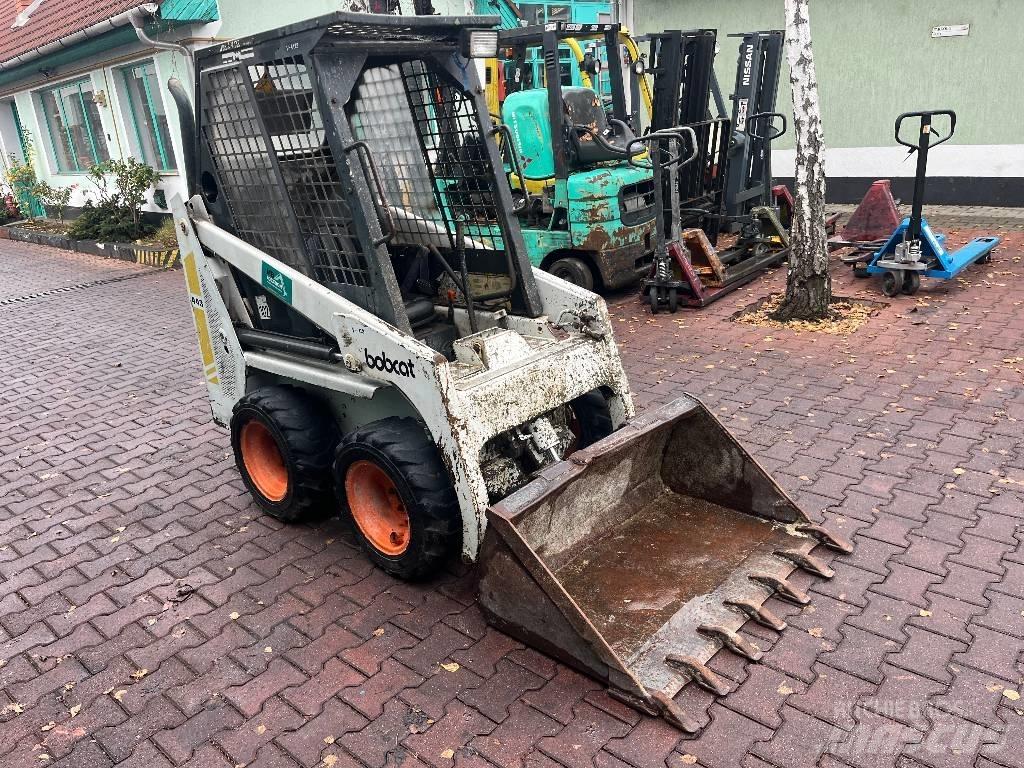 Bobcat 443      V-4129 Carregadoras frontais e escavadoras