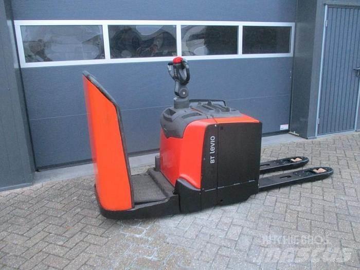 Toyota LPE 250 Porta-paletes com plataforma