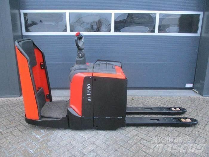 Toyota LPE 250 Porta-paletes com plataforma