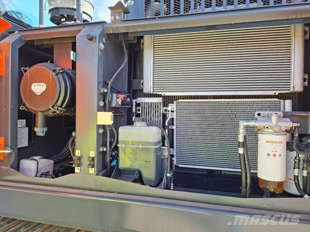 Develon DX225LC-7 Escavadeiras de esteiras