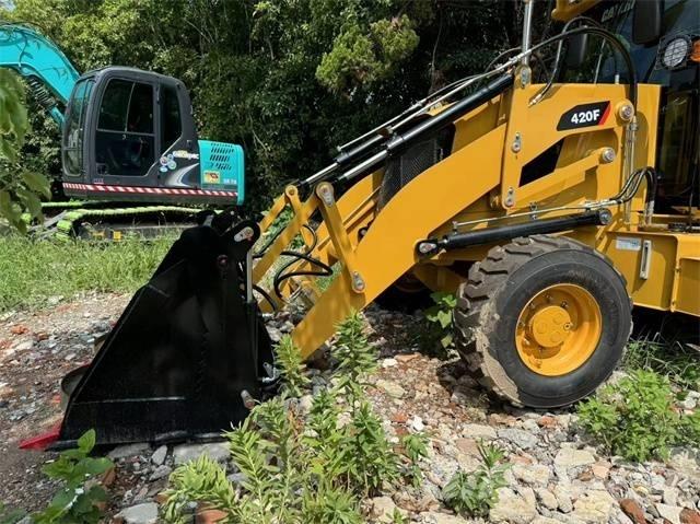 CAT 420 F Retroescavadeiras