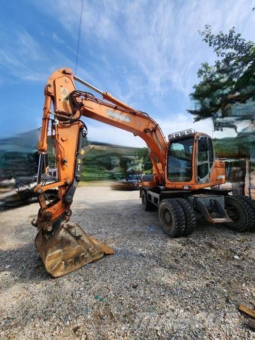 Doosan DX 140 W Escavadoras de rodas