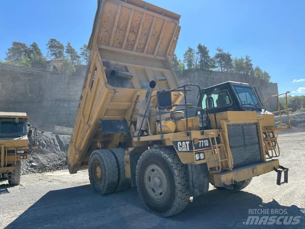 CAT 771D Camiőes basculantes rígidos