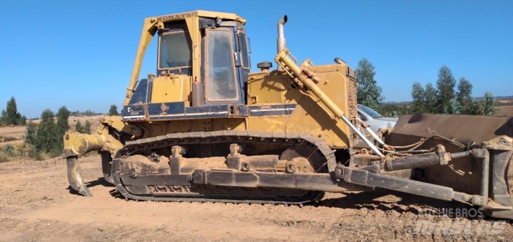 Komatsu D 85 E-21 Dozers - Tratores rastos