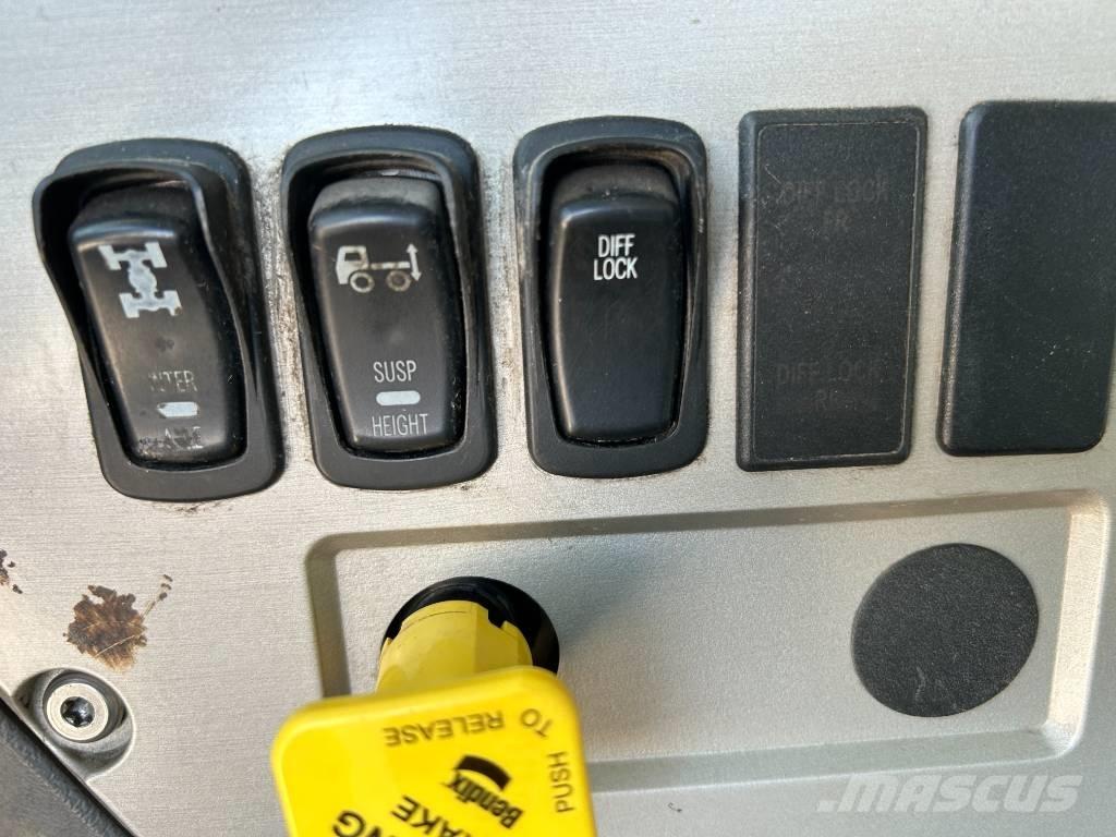 Mack GU813 Camiões basculantes