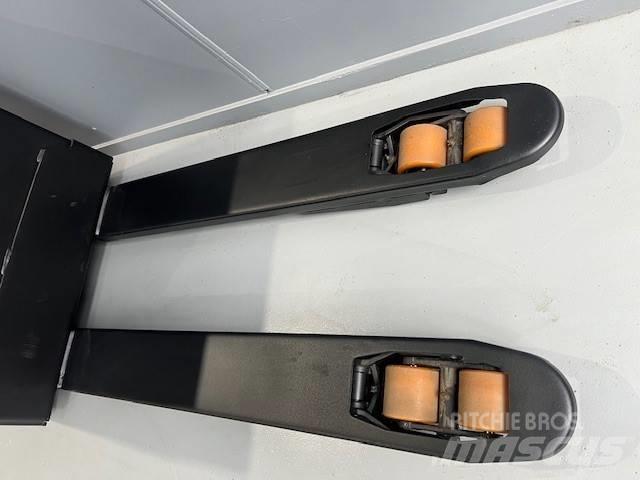 Toyota LWE160 Porta palettes