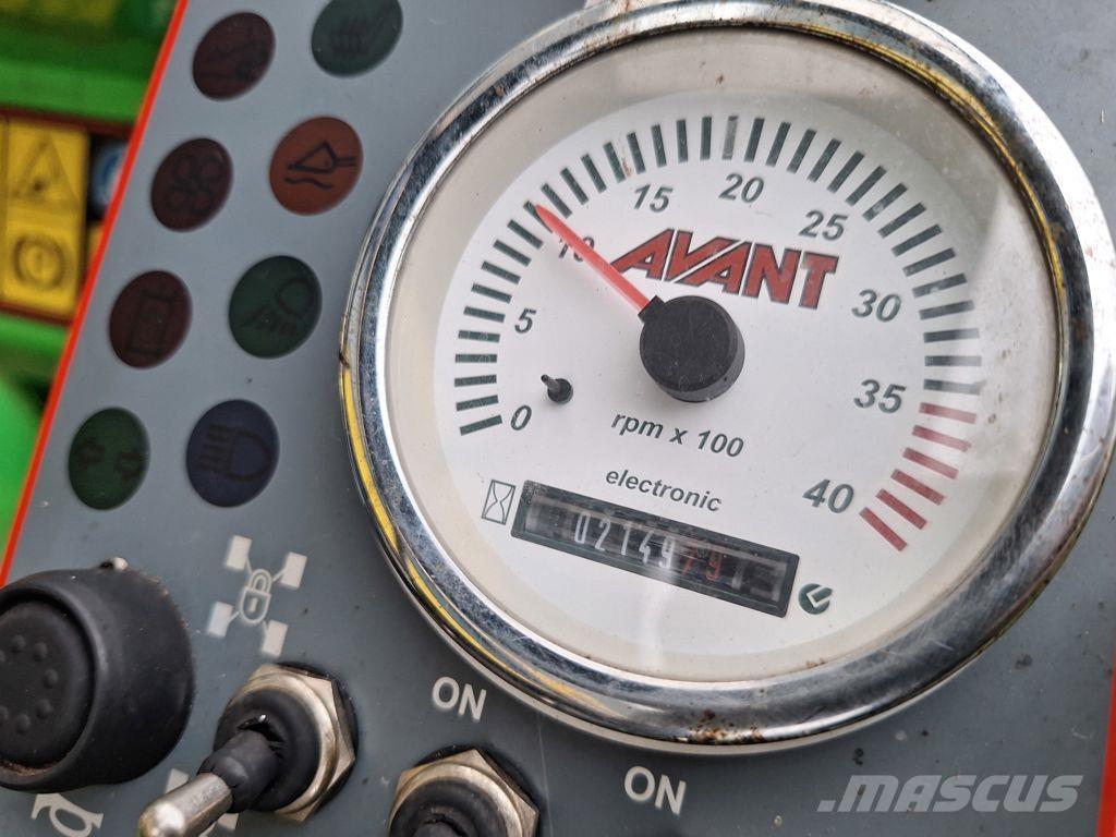 Avant 735 TDL Escavadoras especiais