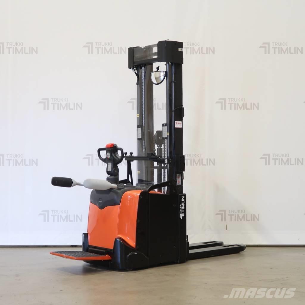 Toyota SPE160L Self propelled stackers
