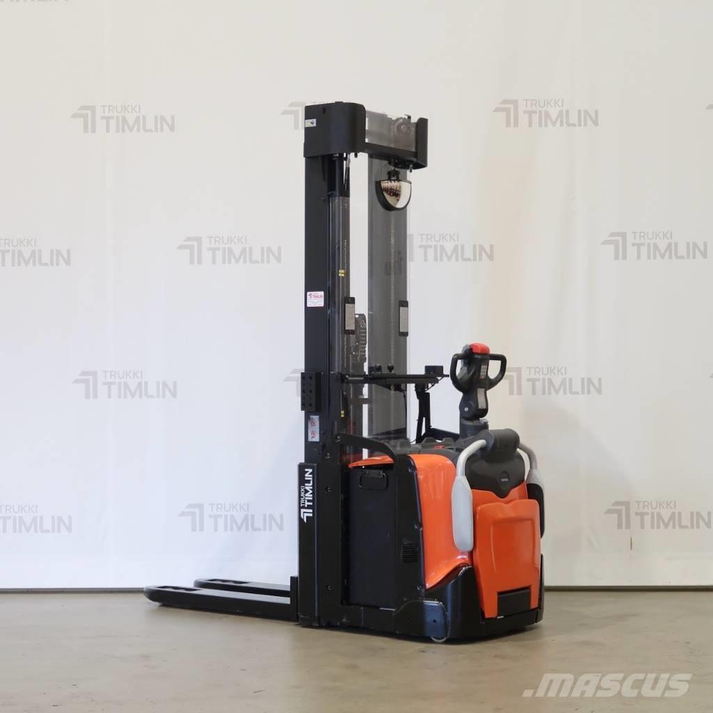 Toyota SPE160L Self propelled stackers