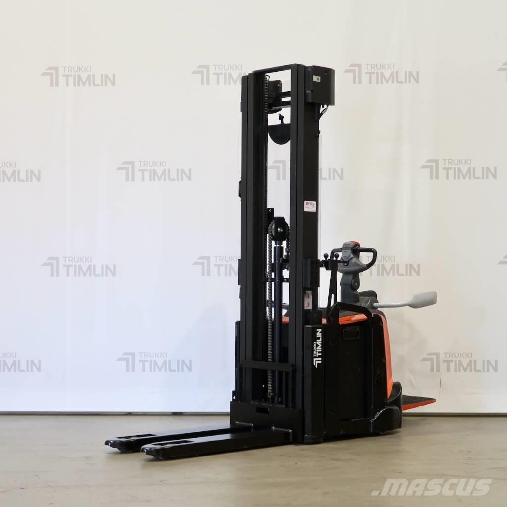 Toyota SPE160L Self propelled stackers