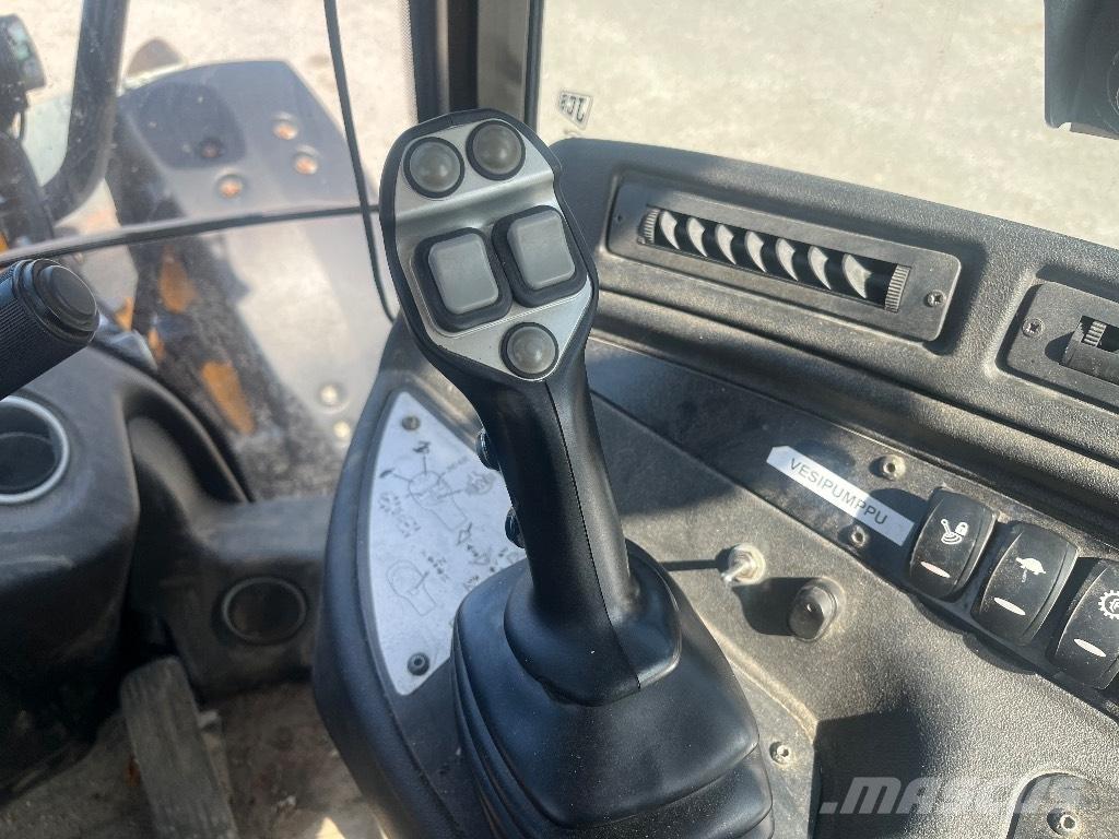 JCB 409 / Myyty, Sold Carregadeiras de rodas