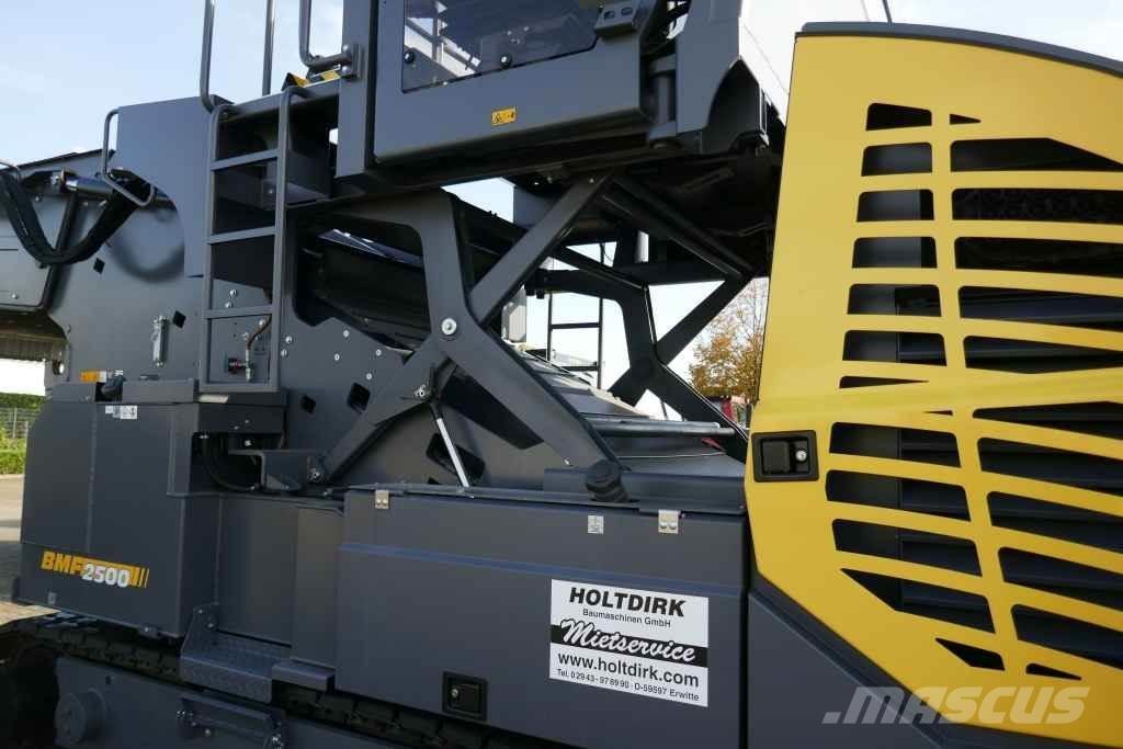 Bomag BMF 2500 M Alimentadores