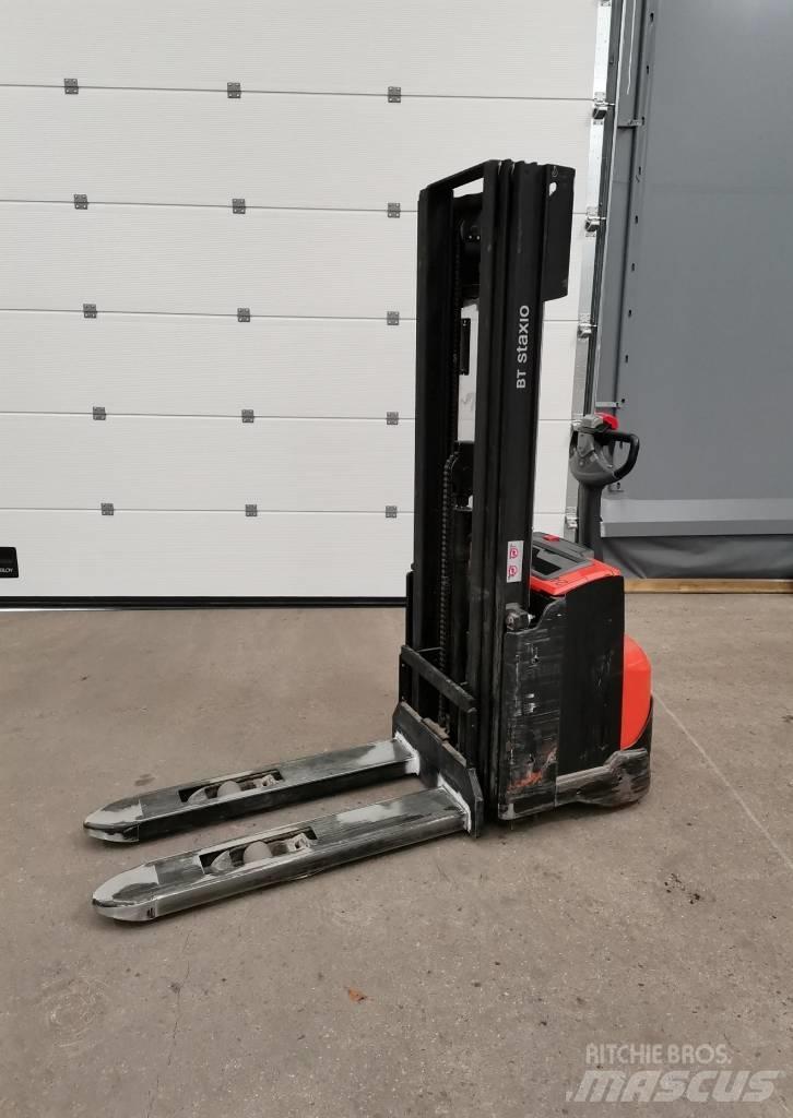 Toyota SWE120L Empilhador para operador externo