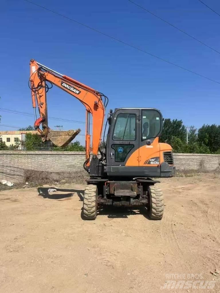 Doosan DX60W Escavadoras de rodas