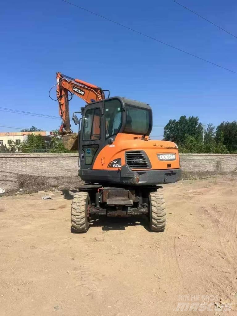 Doosan DX60W Escavadoras de rodas