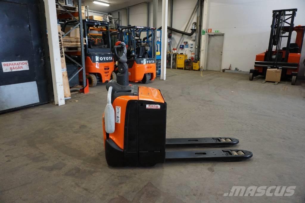 Toyota LPE220 Porta-paletes com plataforma