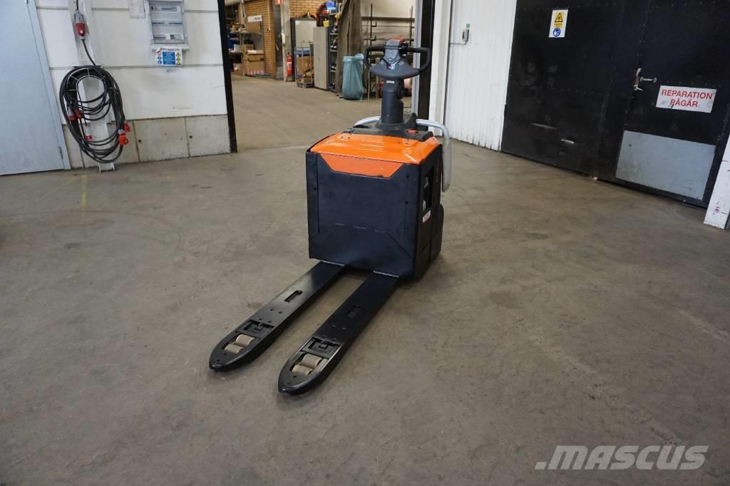Toyota LPE220 Porta-paletes com plataforma