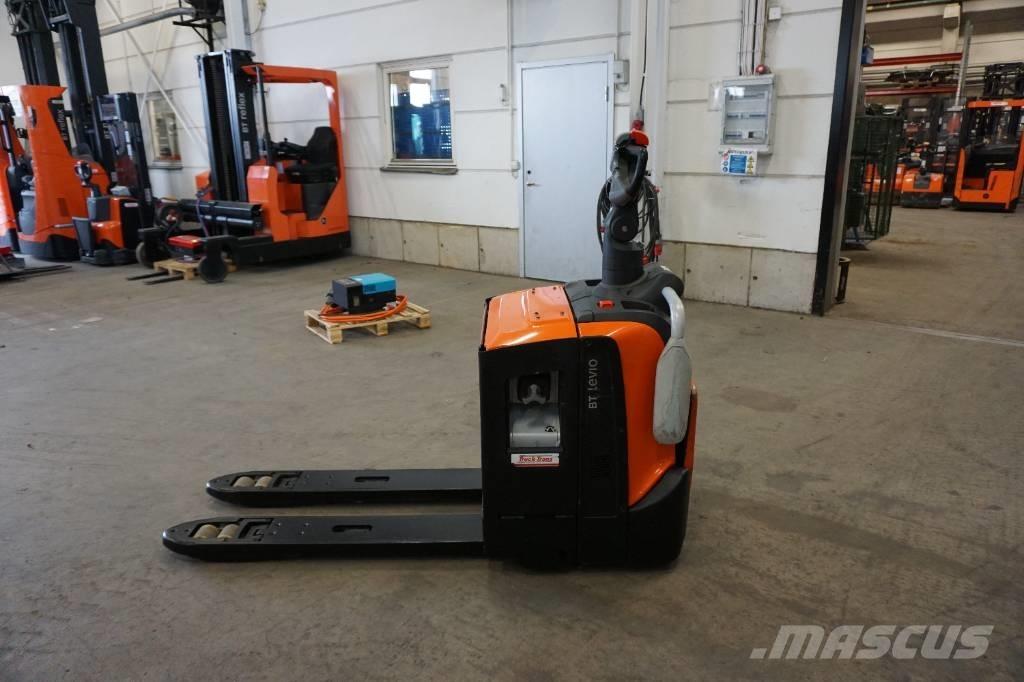 Toyota LPE220 Porta-paletes com plataforma