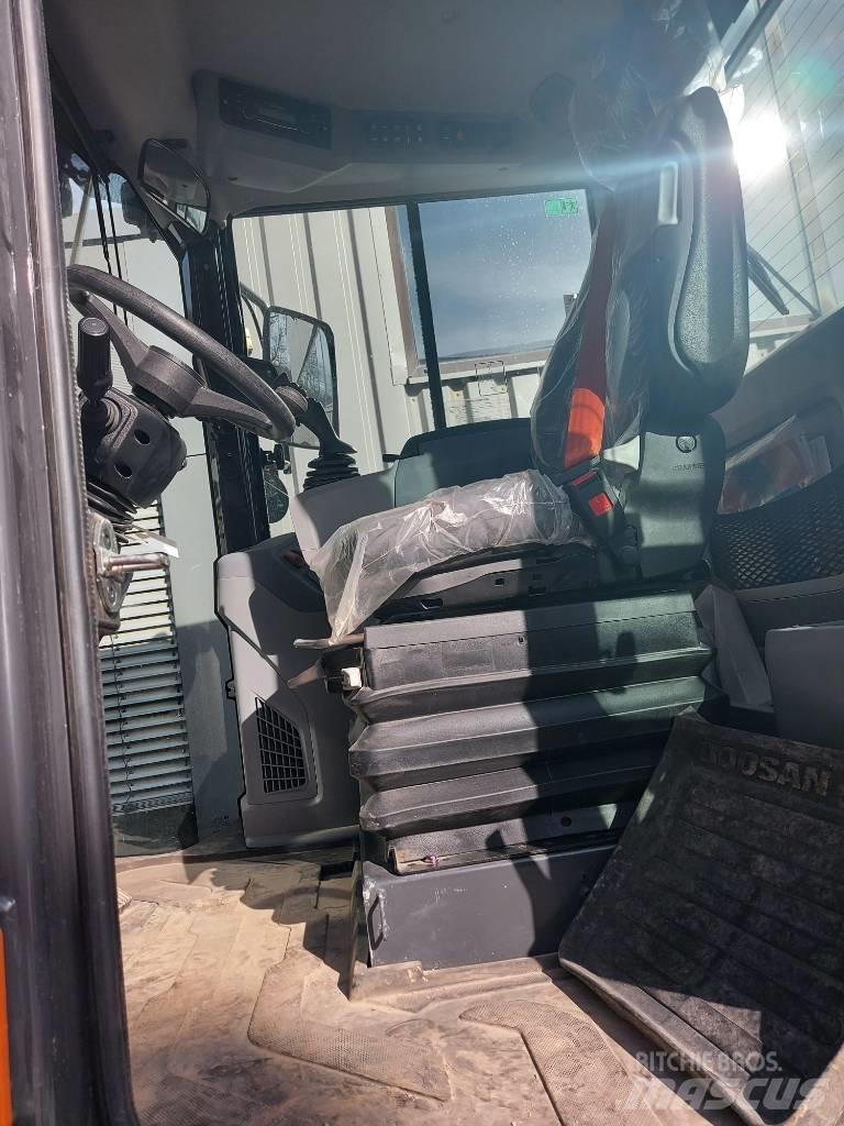 Develon DL 200-7 Carregadeiras de rodas