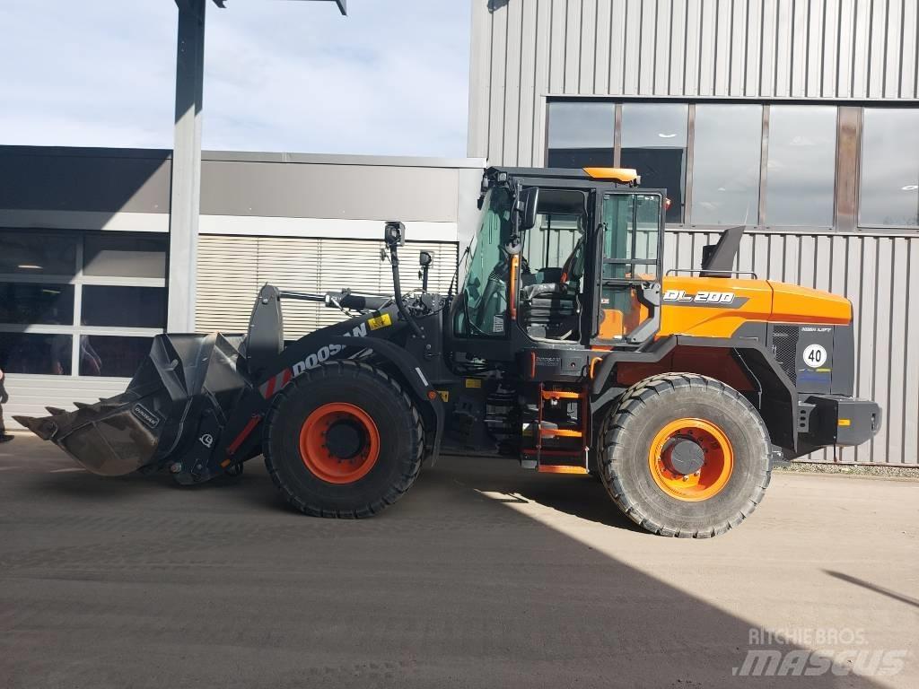 Develon DL 200-7 Carregadeiras de rodas