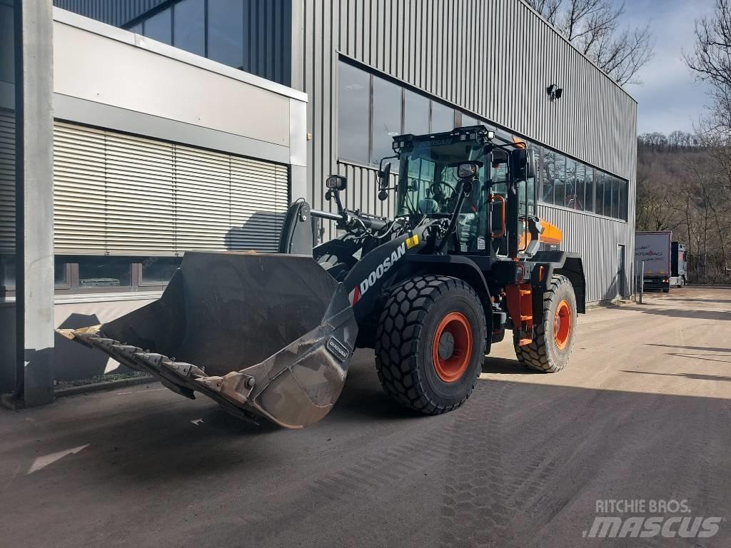 Develon DL 200-7 Carregadeiras de rodas
